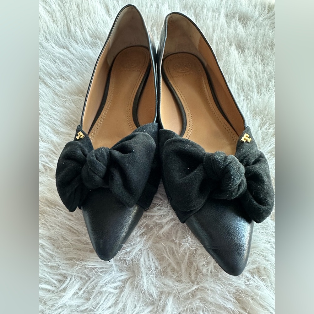 Tory Burch Eleanor size 7 Black Flats with Bow Accent pointy toe suede - Picture 3 of 16